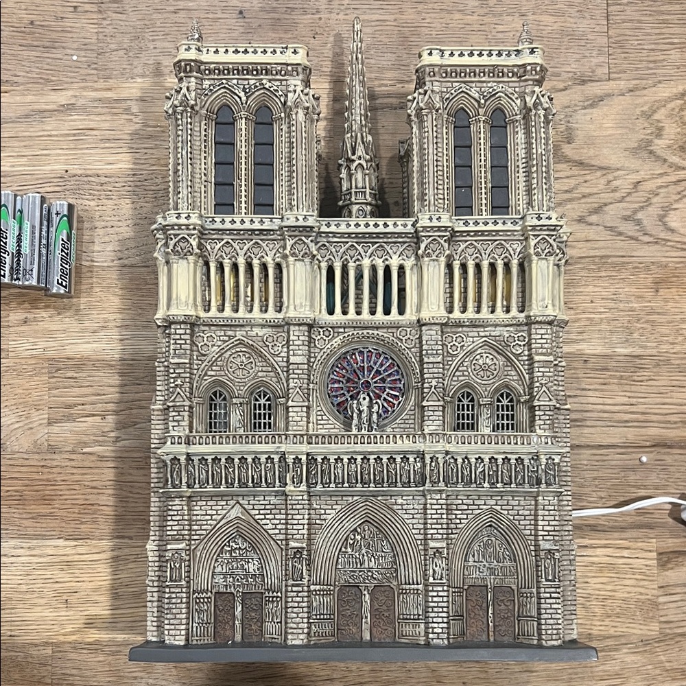 Department 56 Notre Dame Cathedral Decor, Accents